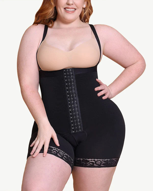 Bare Essentials™ AirSlim® Short gainant pour le ventre et les fesses