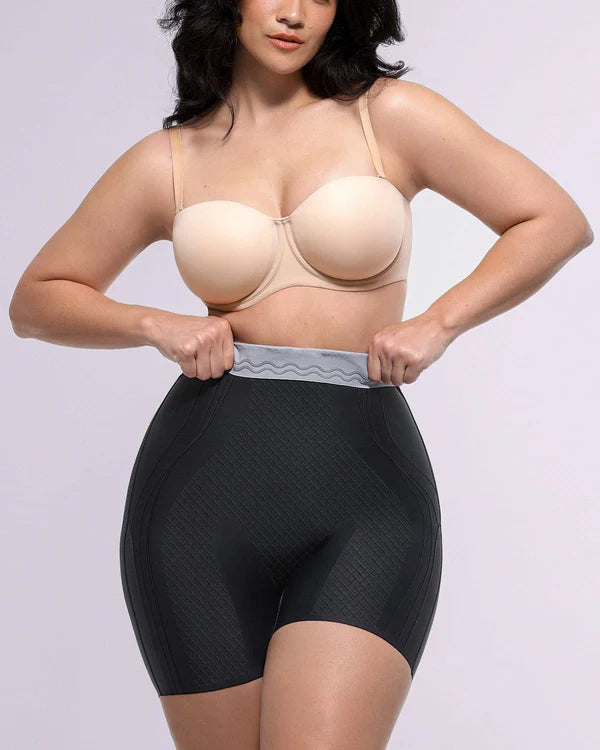 Bare Essentials™ Cream Touch™ Short mi-cuisse lissant et sans défaut pour un contrôle du ventre