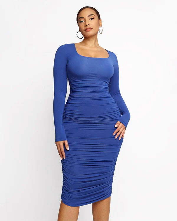 Robe moulante à fronces lisses