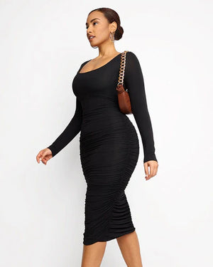 Robe moulante à fronces lisses