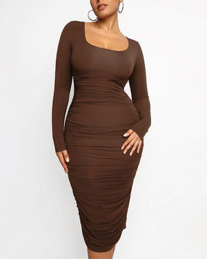 Robe moulante à fronces lisses